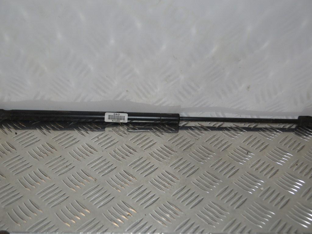 Амортизатор стекла багажника