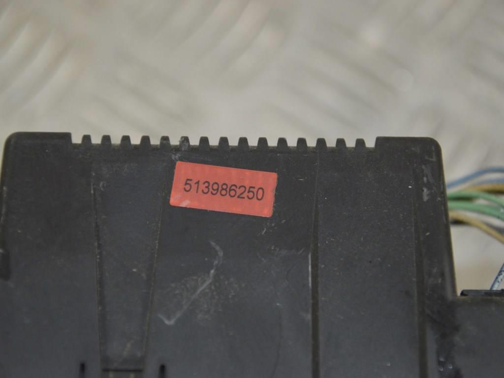 Блок предохранителей Renault Megane 2 (2002-2008) 8200306033