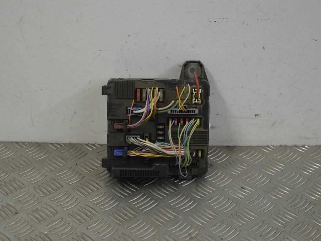 Блок предохранителей Renault Megane 2 (2002-2008) 8200306033B