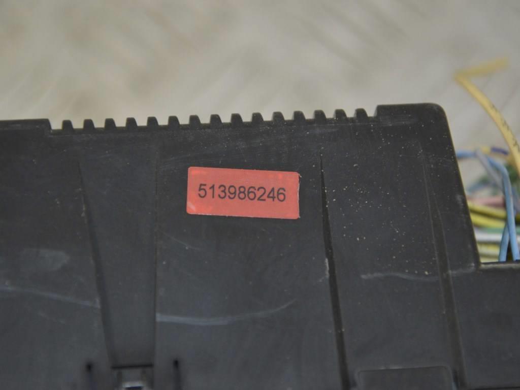 Блок предохранителей Renault Megane 2 (2002-2008) 8200306033B