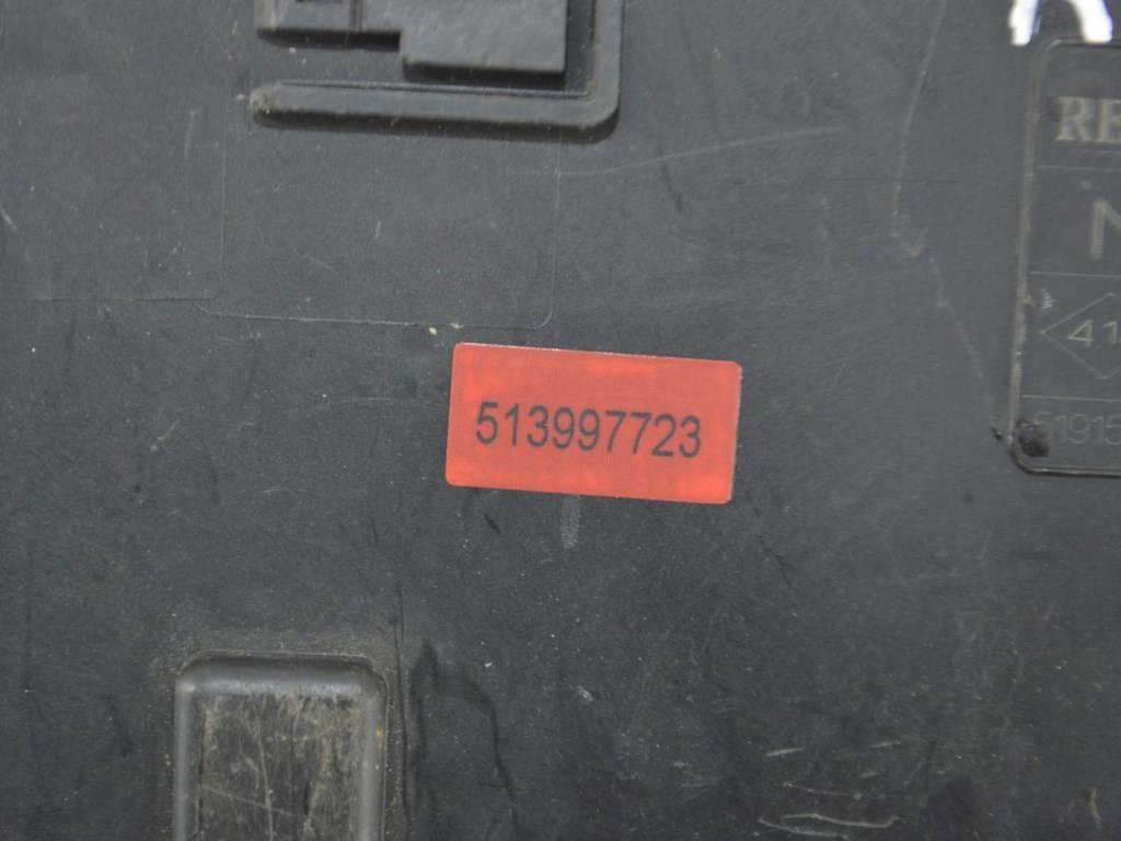 Блок предохранителей Renault Megane 2 (2002-2008) 8200481866