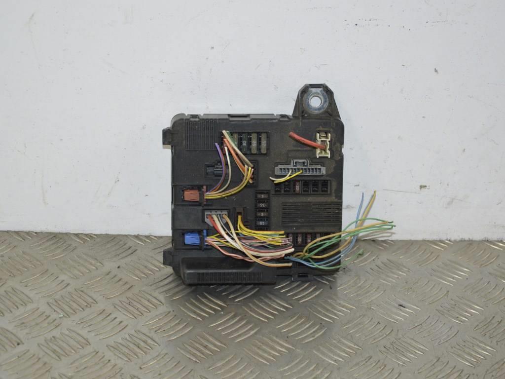 Блок предохранителей Renault Scenic 2 (2003-2009) 8200306031