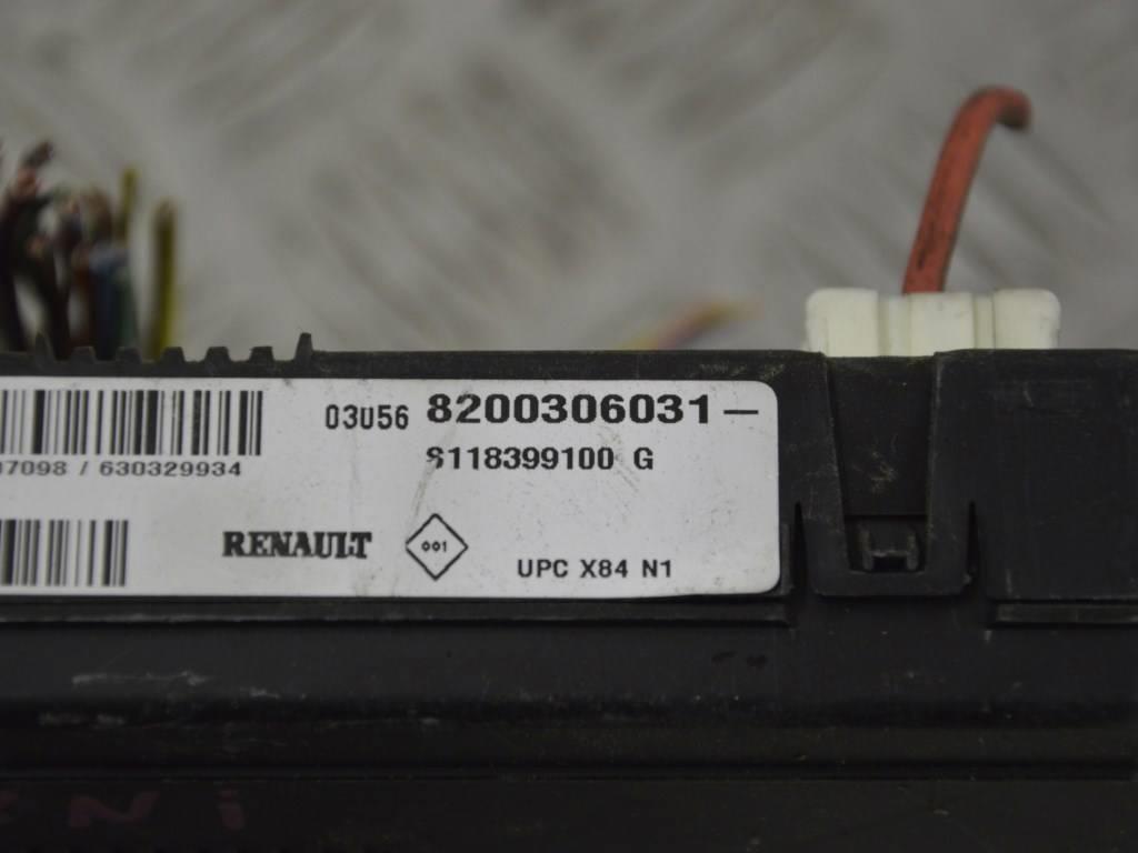 Блок предохранителей Renault Scenic 2 (2003-2009) 8200306031