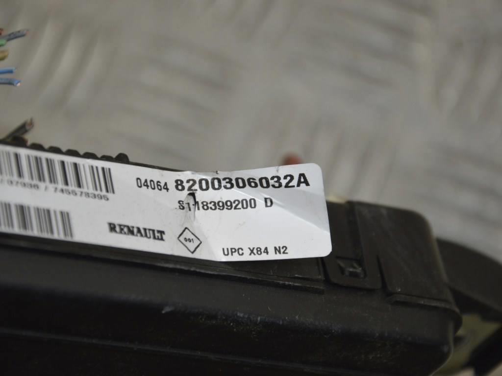 Блок предохранителей Renault Scenic 2 (2003-2009) 8200306032A