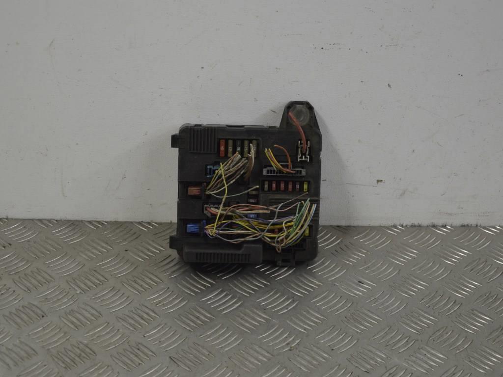 Блок предохранителей Renault Scenic 2 (2003-2009)