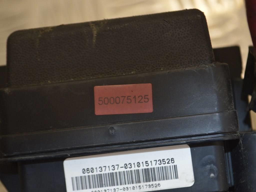 Блок реле Renault Scenic 3 (2008-2015) 243510001R