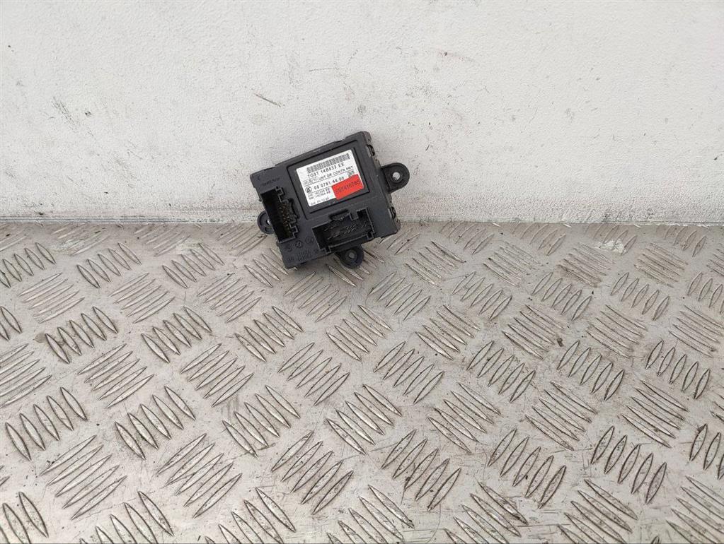 Блок управления двери передней левой