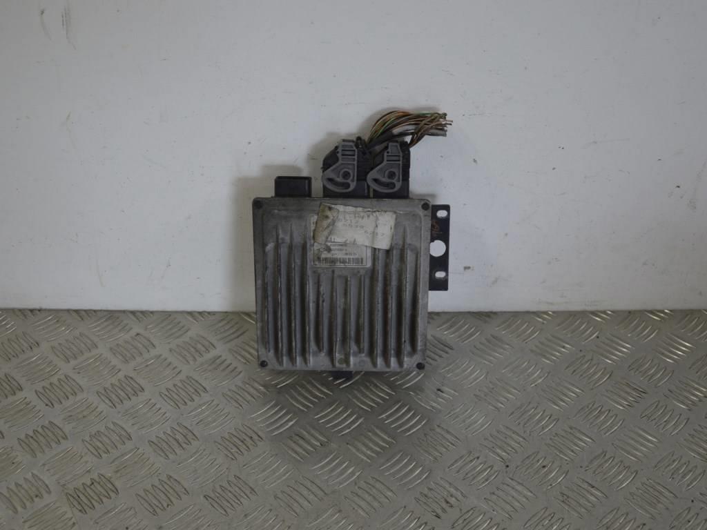 Блок управления двигателем Renault Megane 2 (2002-2008) 8200259832, 8200308212