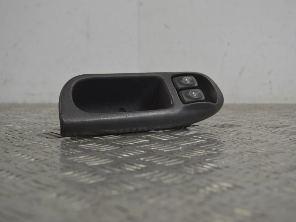 Блок управления стеклоподъемниками Renault Scenic 1 (1996-2003) 7700431172