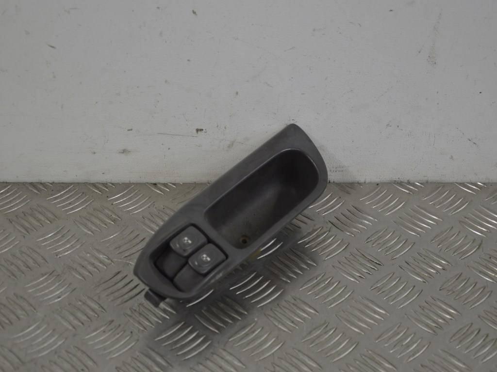 Блок управления стеклоподъемниками Renault Scenic 1 (1996-2003) 7700431172