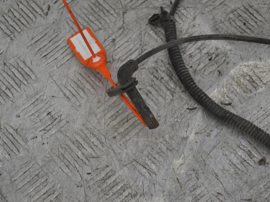 Датчик ABS передний