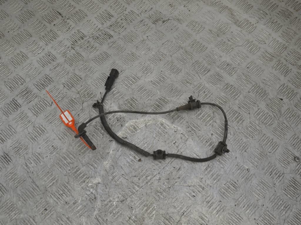 Датчик ABS передний