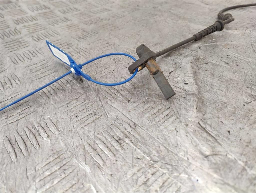 Датчик ABS передний