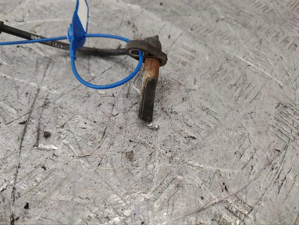 Датчик ABS передний