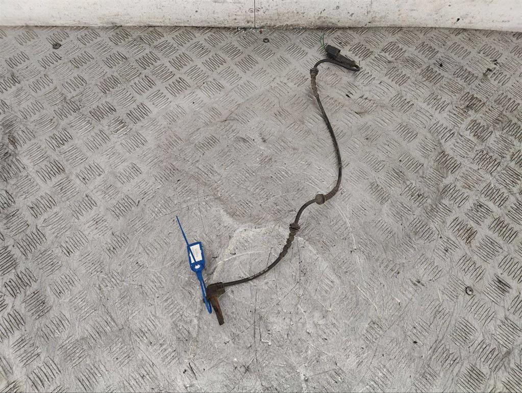 Датчик ABS передний