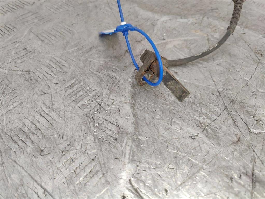 Датчик ABS передний