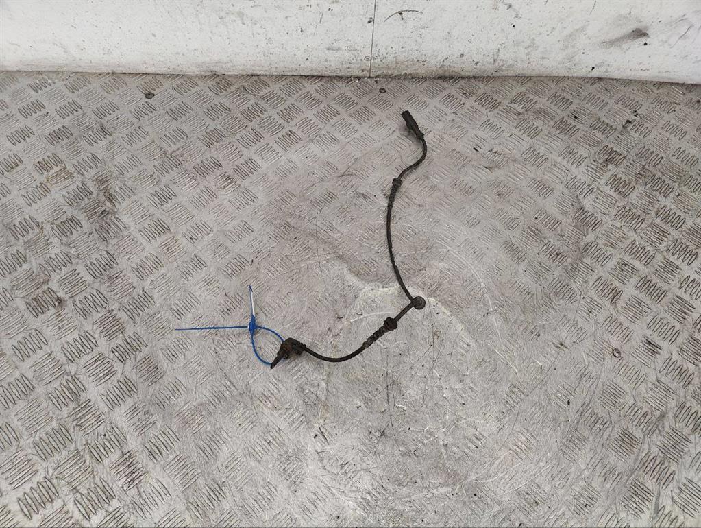 Датчик ABS передний