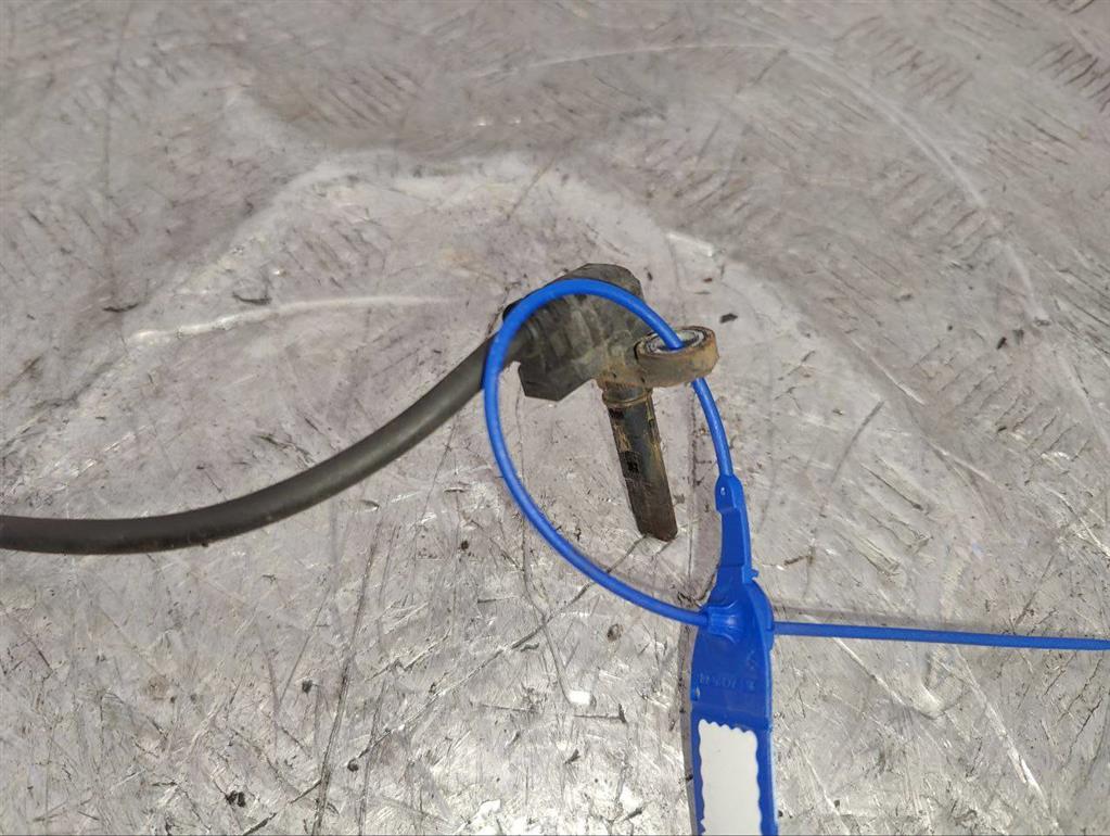 Датчик ABS передний