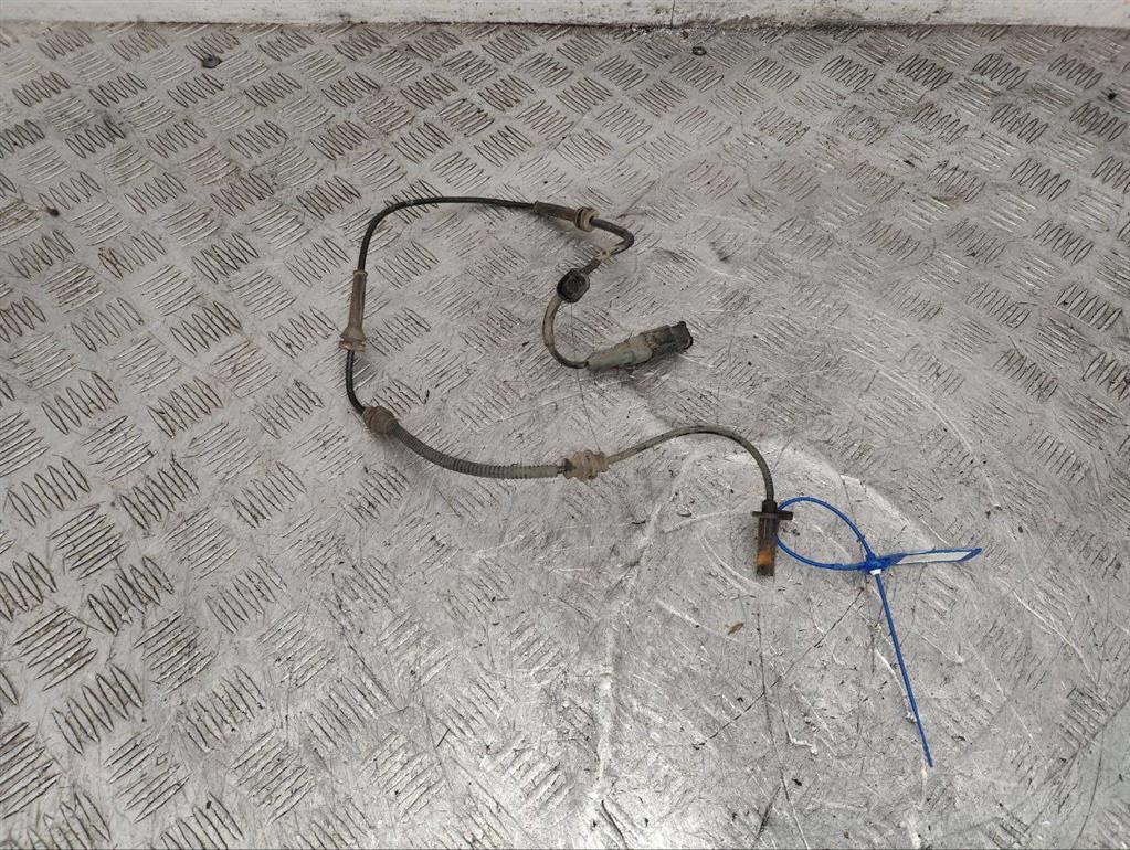 Датчик ABS передний