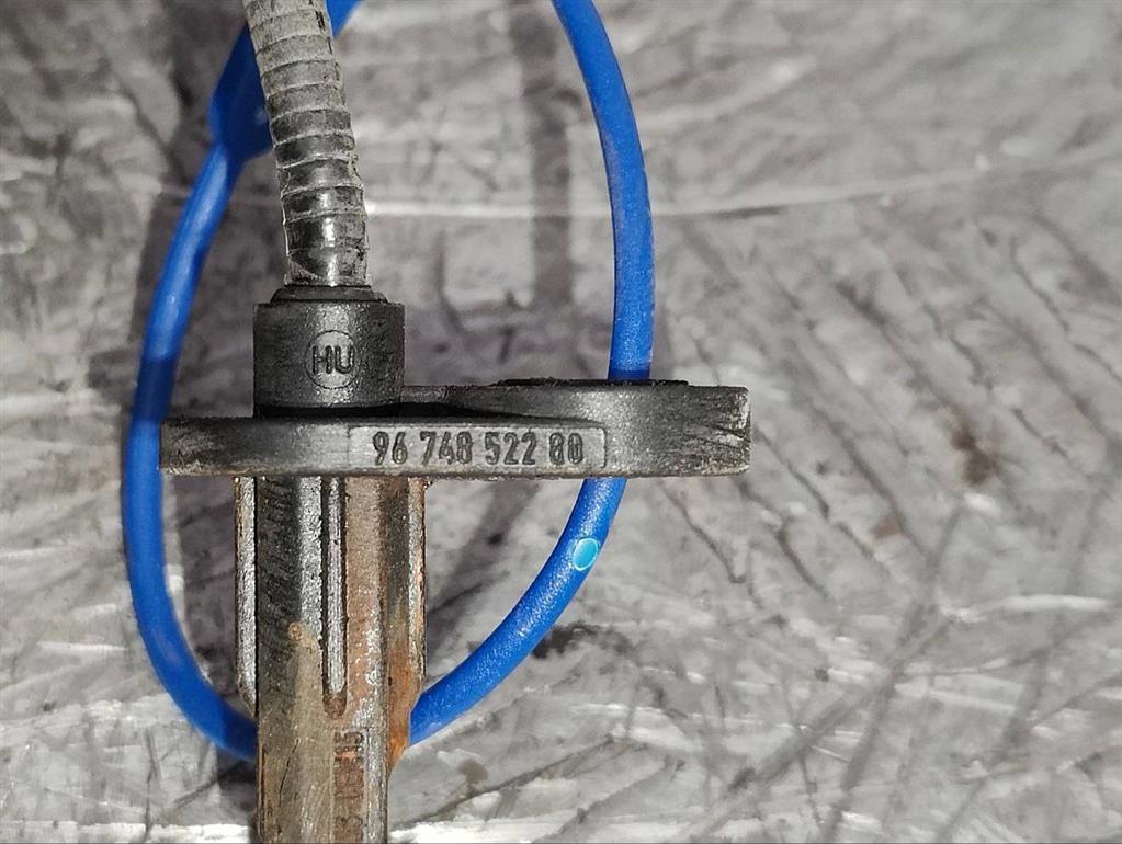 Датчик ABS передний