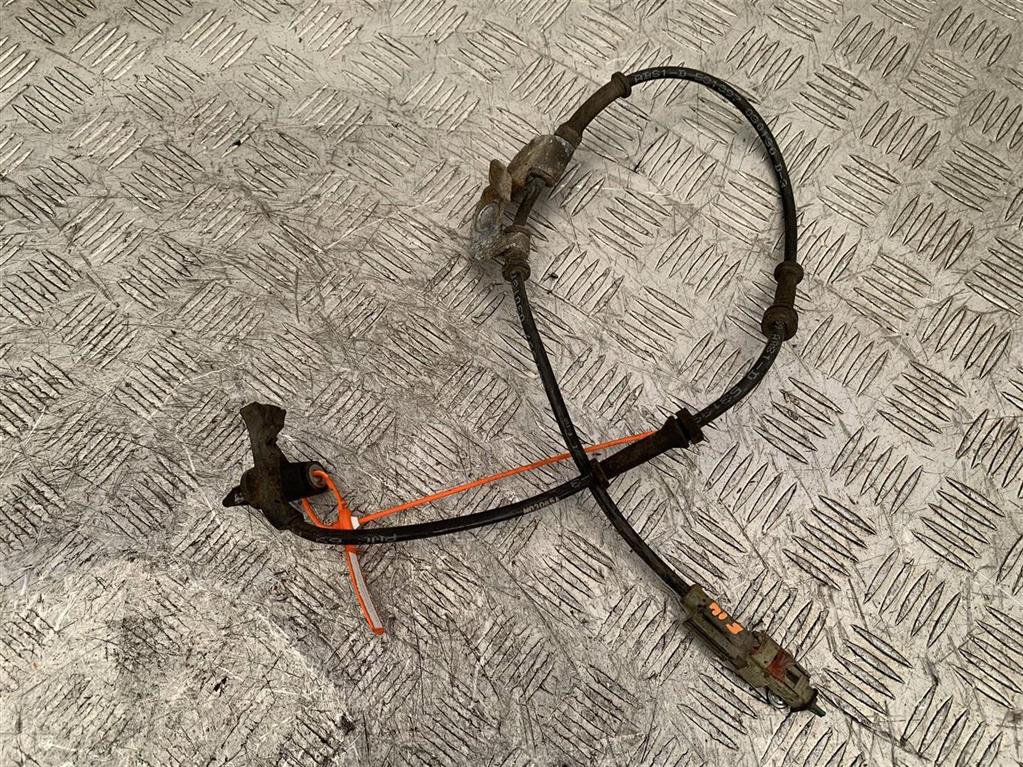 Датчик ABS передний