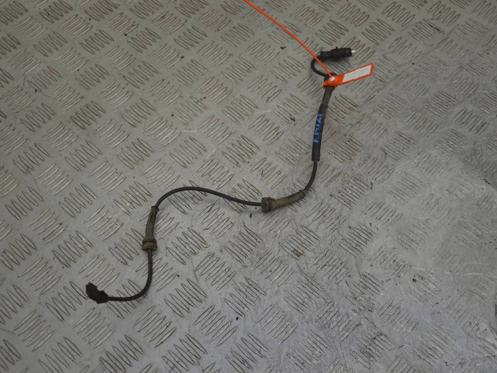 Датчик ABS передний