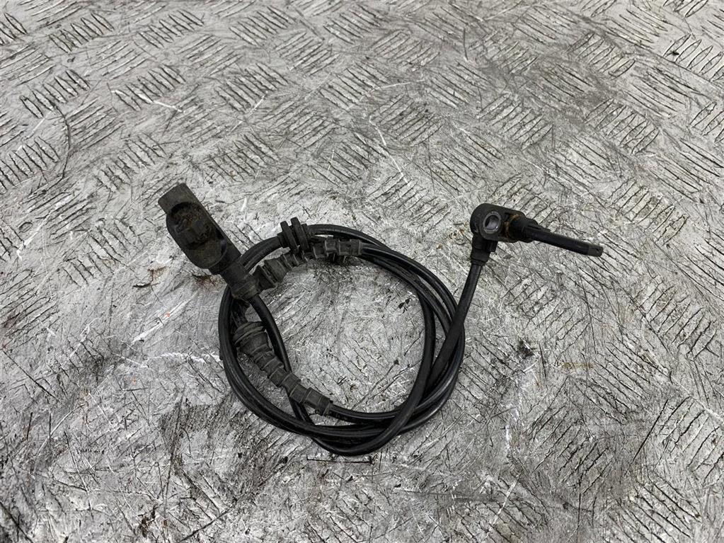 Датчик ABS передний