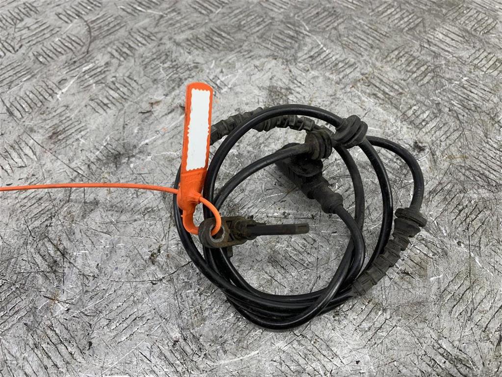 Датчик ABS передний