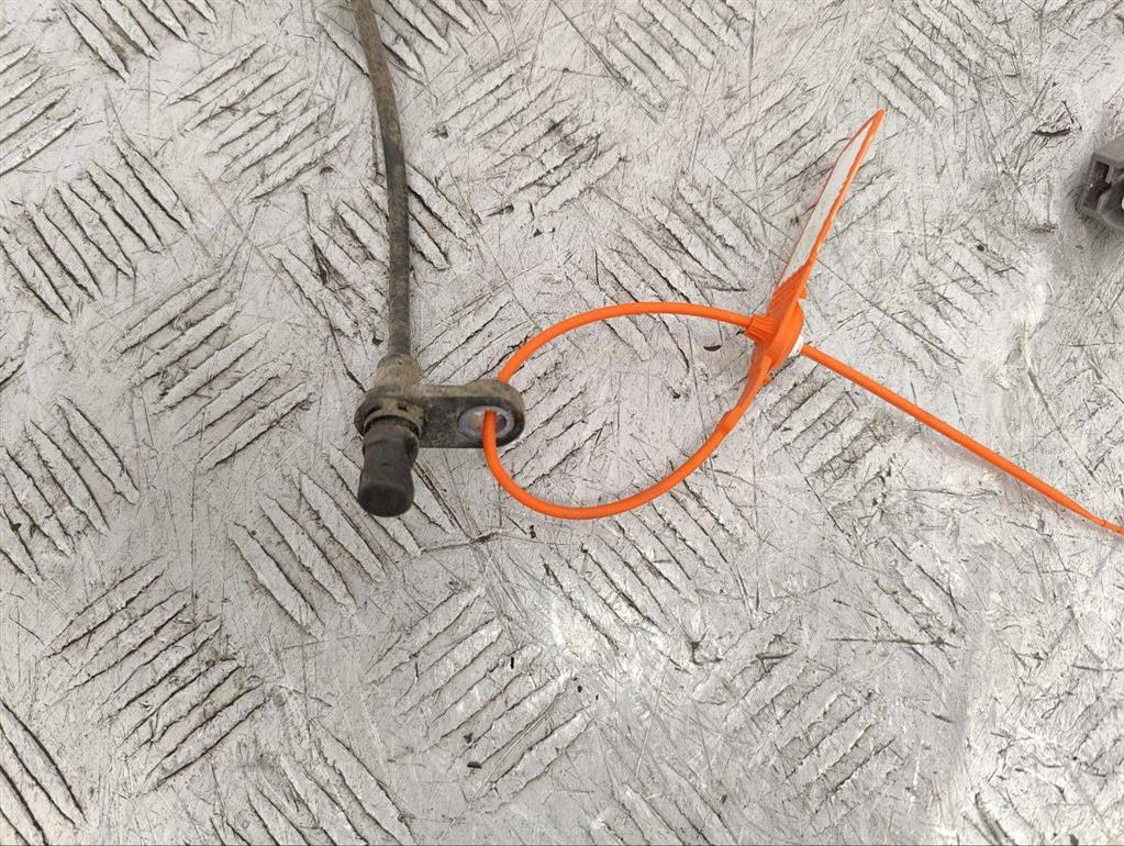 Датчик ABS задний