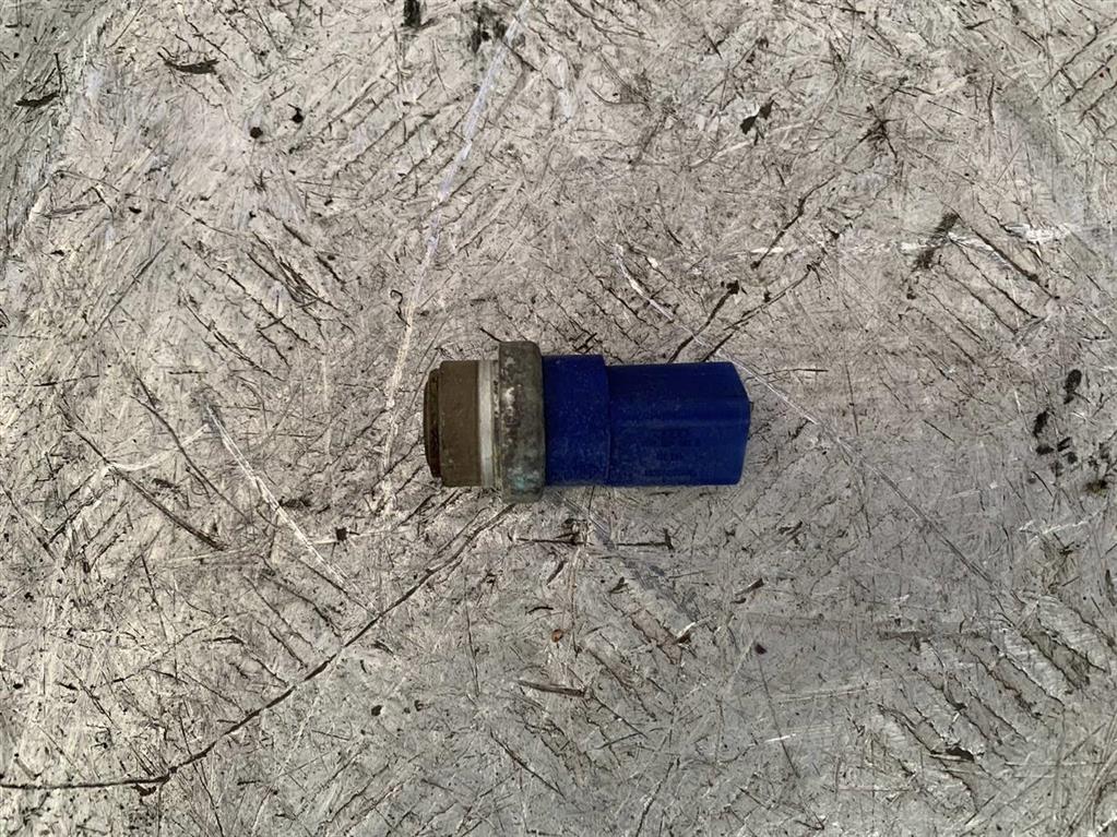 Датчик температуры охлаждающей жидкости