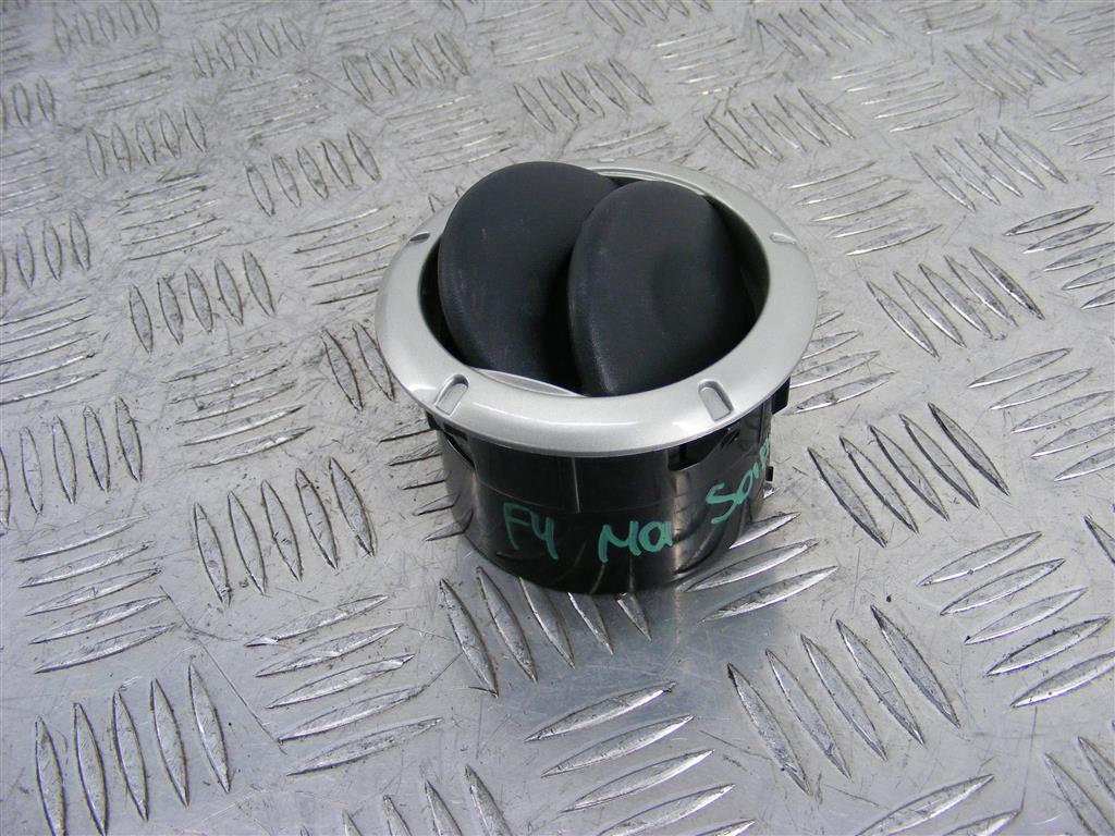 Дефлектор обдува салона Renault Sandero 1 (2009-2014) 8200817797