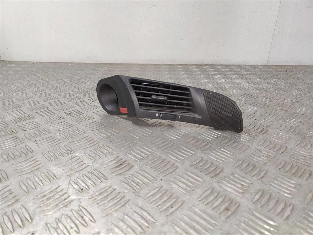 Дефлектор обдува салона