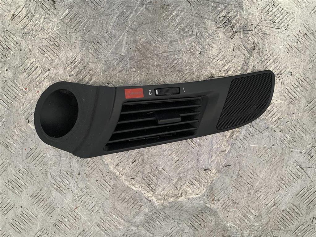 Дефлектор обдува салона