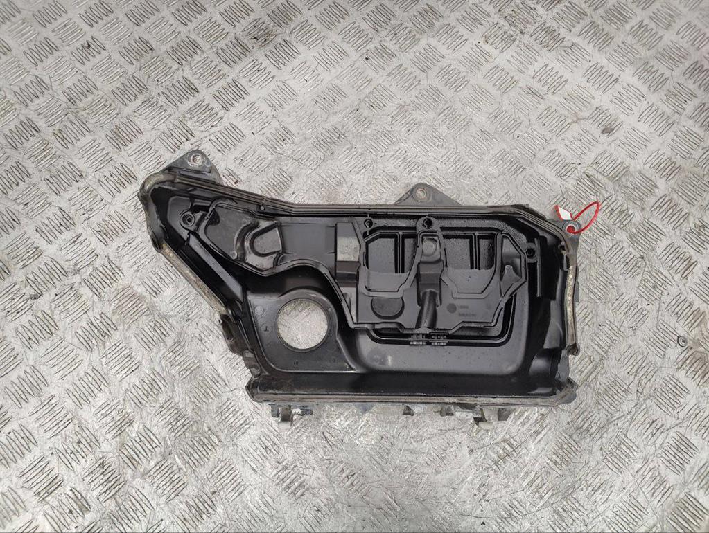 Декоративная крышка двигателя