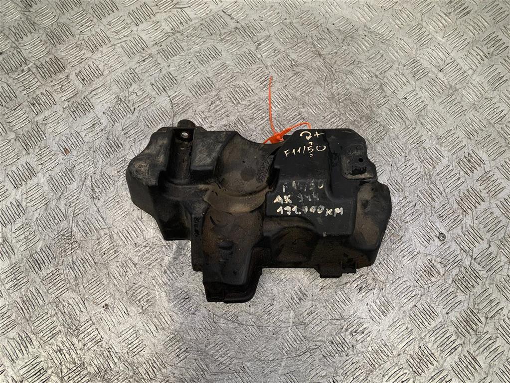 Декоративная крышка двигателя