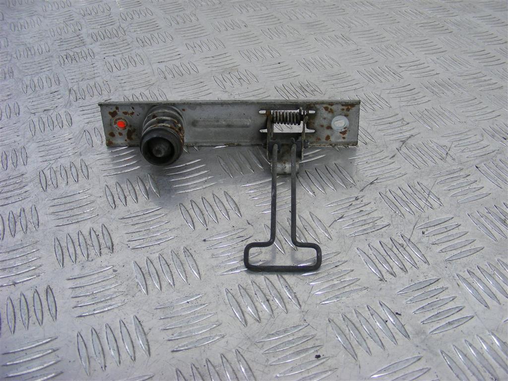 Держатель капота Renault Trafic 2 (2006-2015)