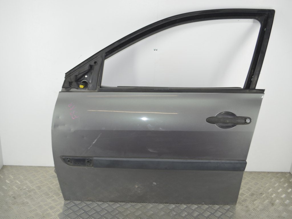 Дверь передняя левая Renault Megane 2 (2002-2008)