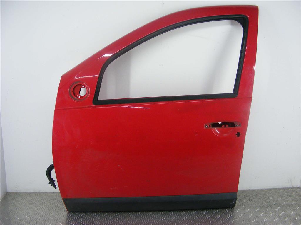 Дверь передняя левая Renault Sandero 1 (2009-2014)