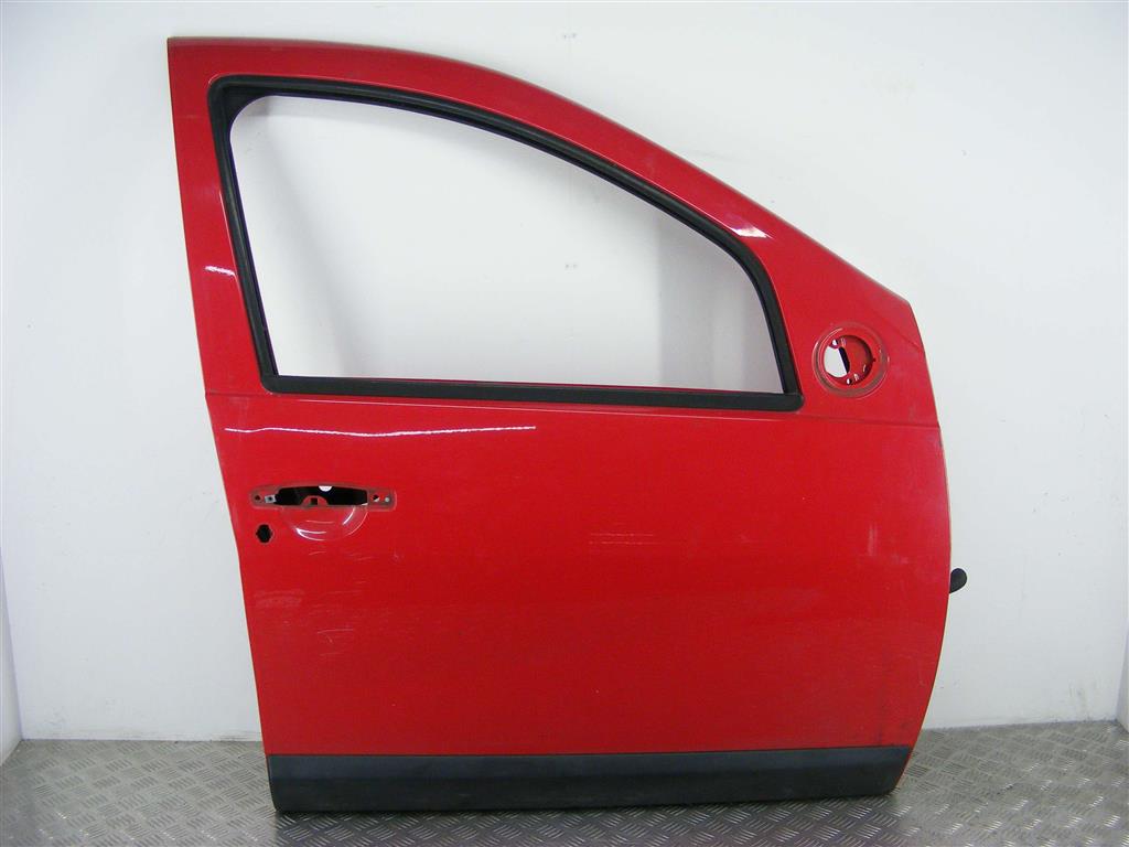 Дверь передняя правая Renault Sandero 1 (2009-2014)