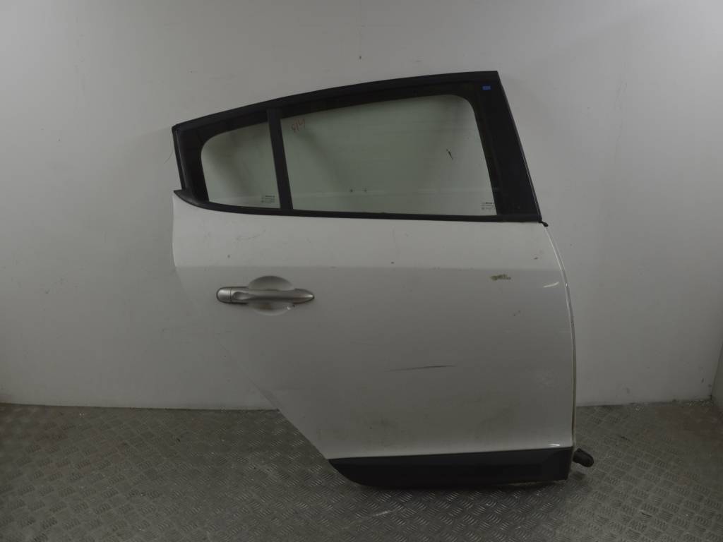Дверь задняя правая