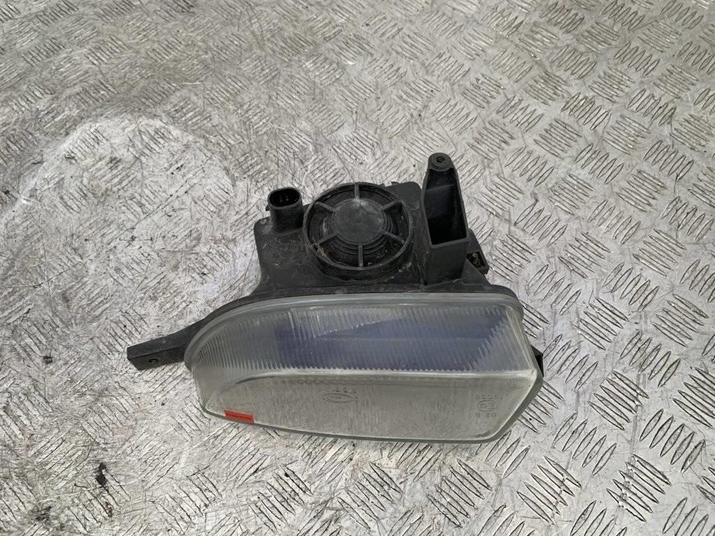 Фара противотуманная левая