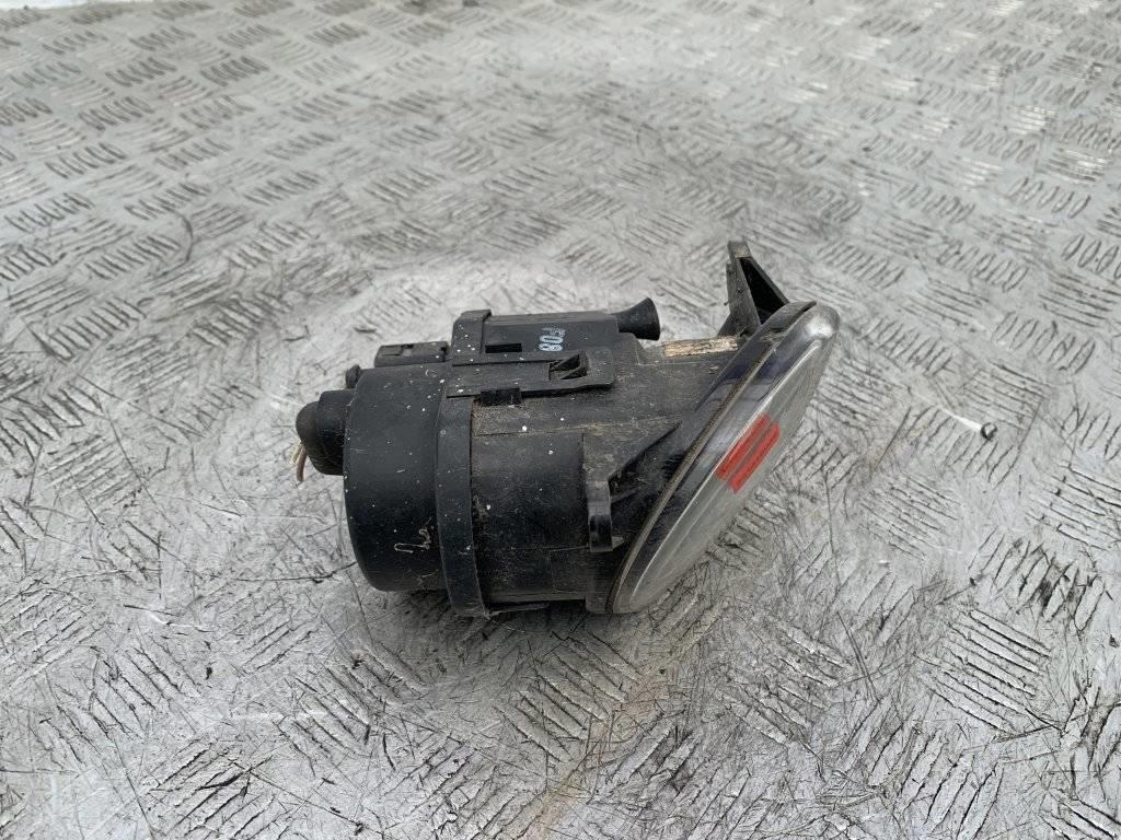 Фара противотуманная левая