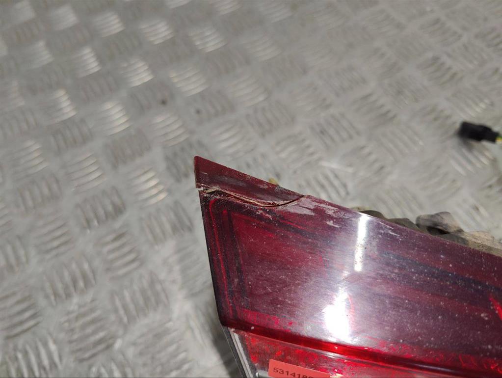 Фонарь крышки багажника левый