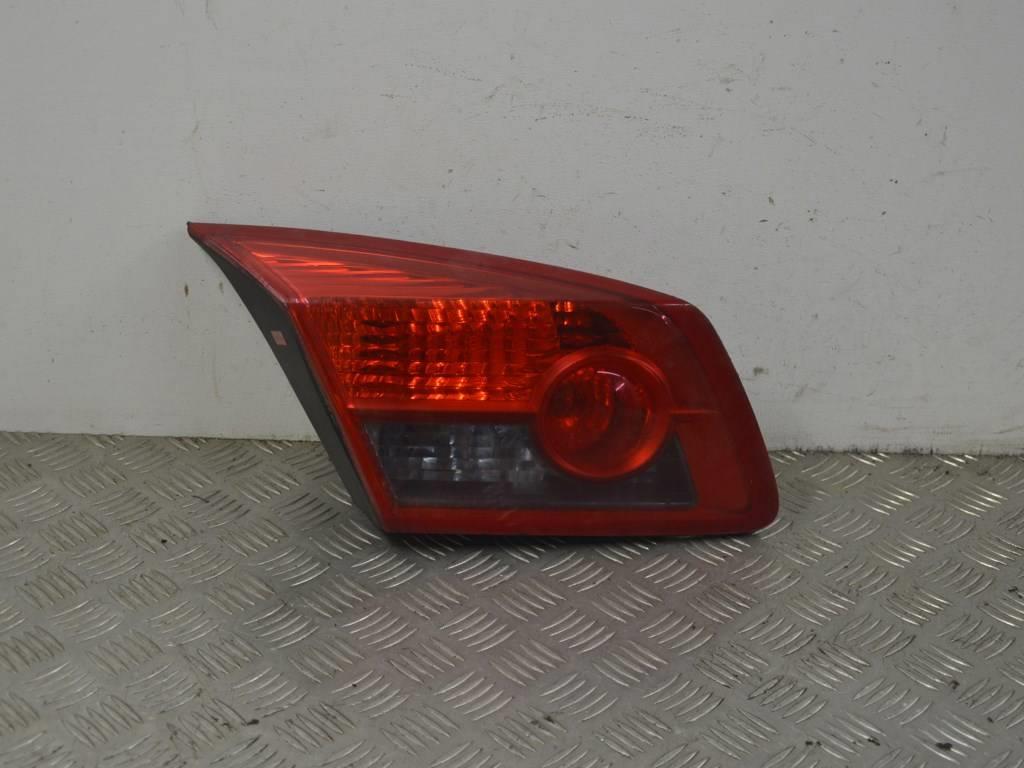 Фонарь крышки багажника левый