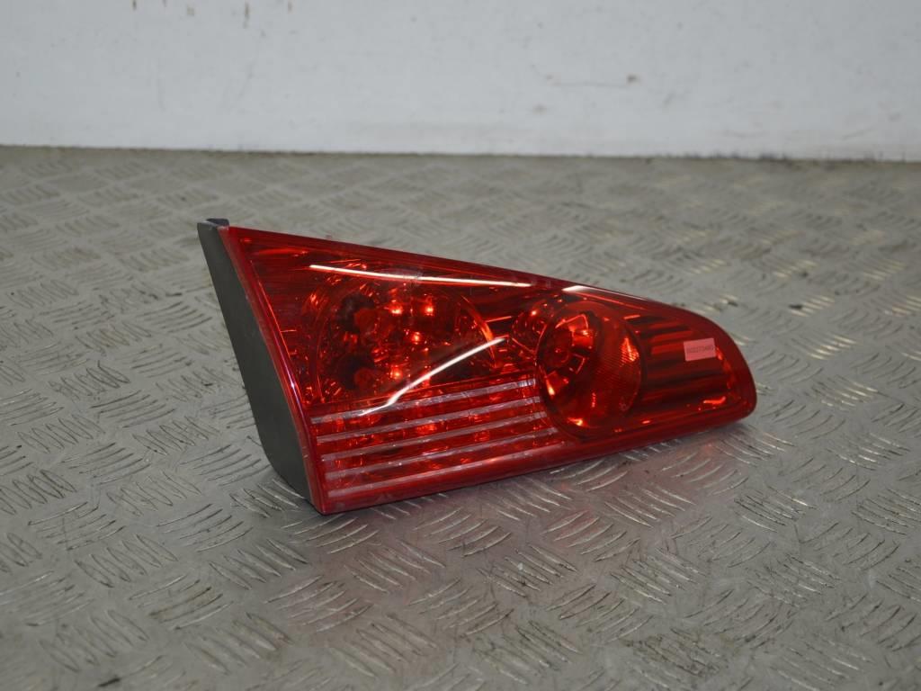 Фонарь крышки багажника левый