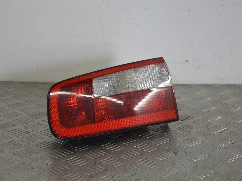 Фонарь крышки багажника правый