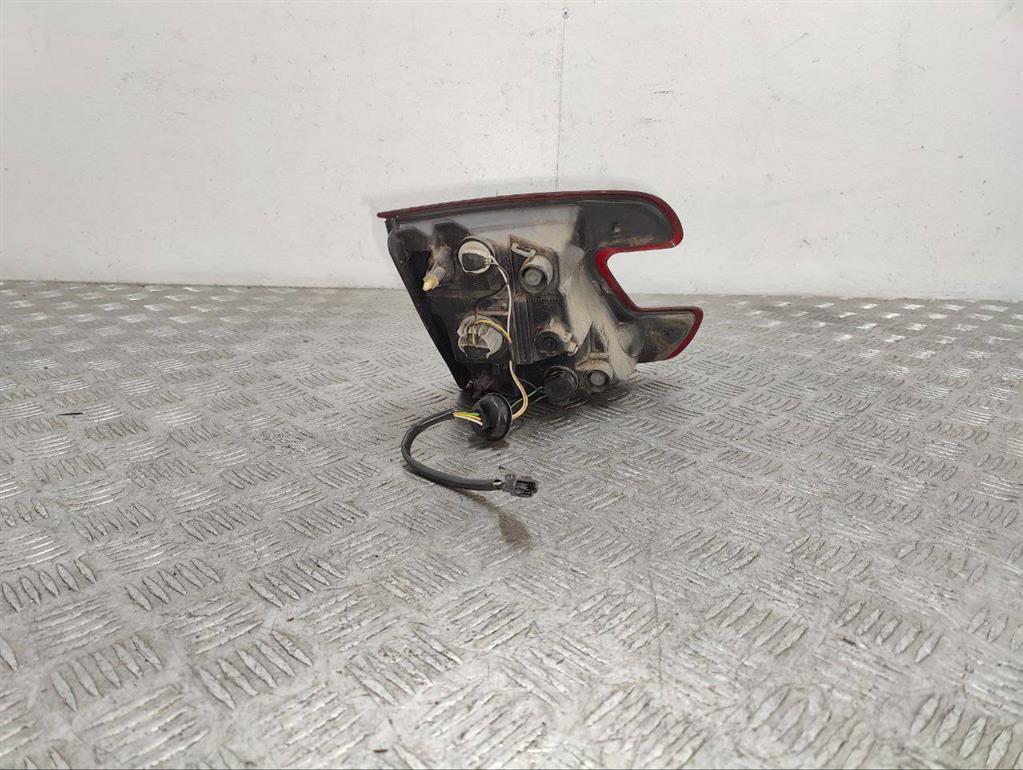 Фонарь крышки багажника правый