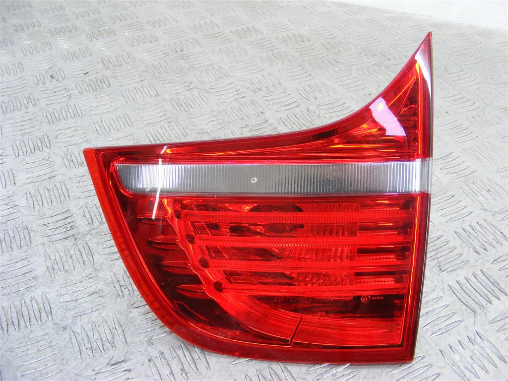 Фонарь крышки багажника правый