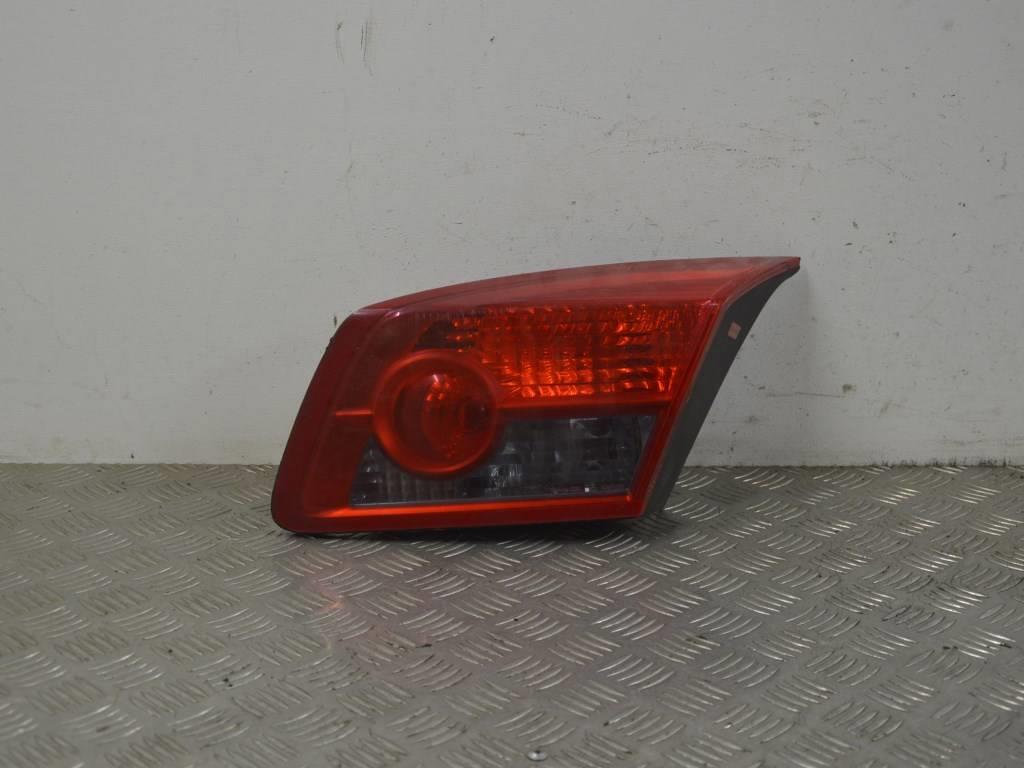 Фонарь крышки багажника правый