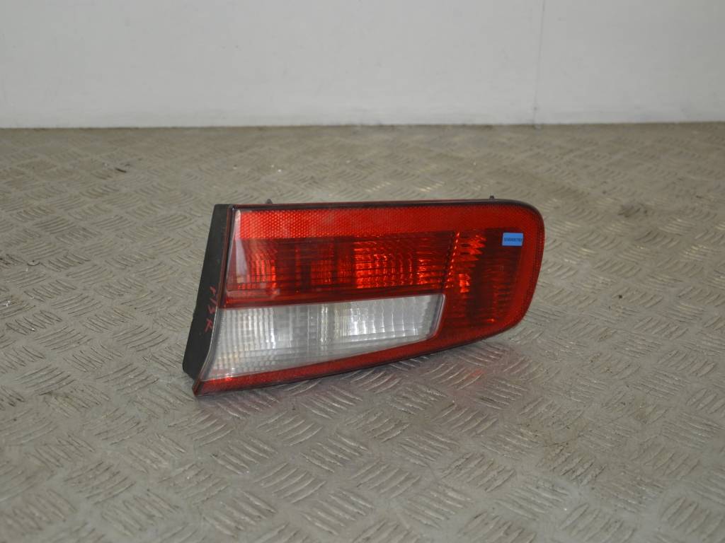 Фонарь крышки багажника правый